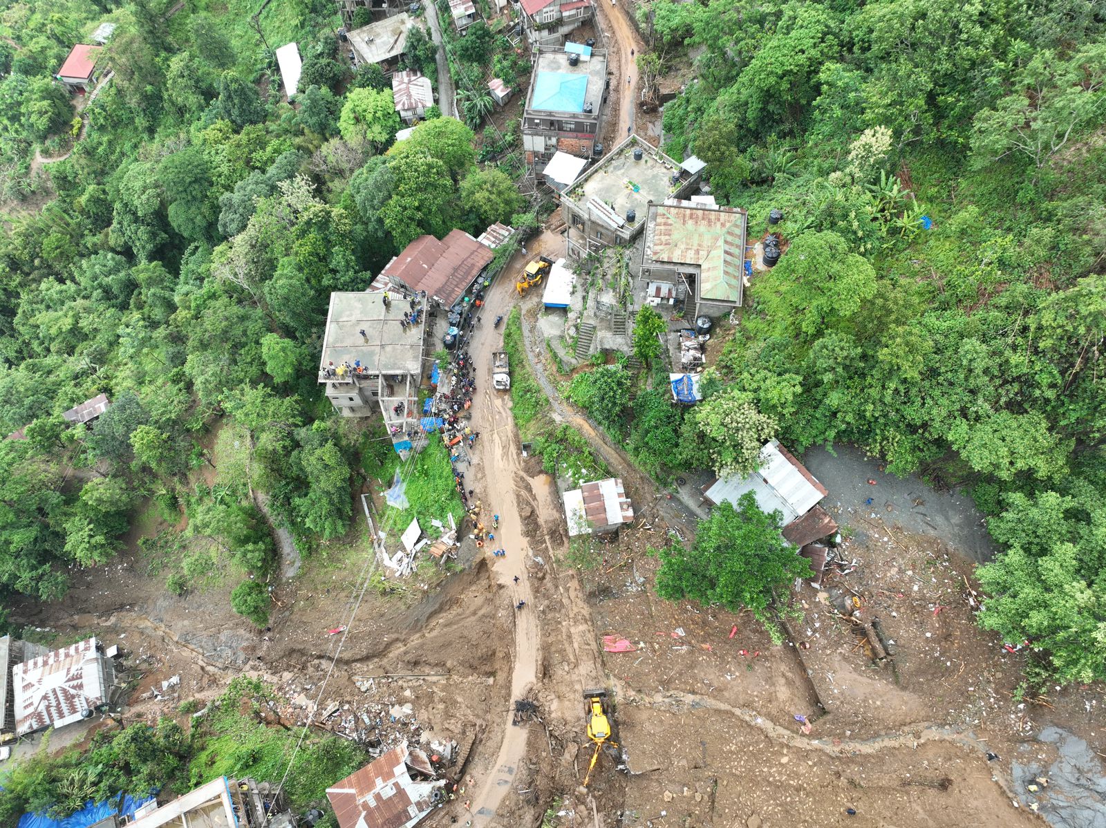 Aizawl leh a chhehvela Cyclone Remal vanga chhiatna thlengte