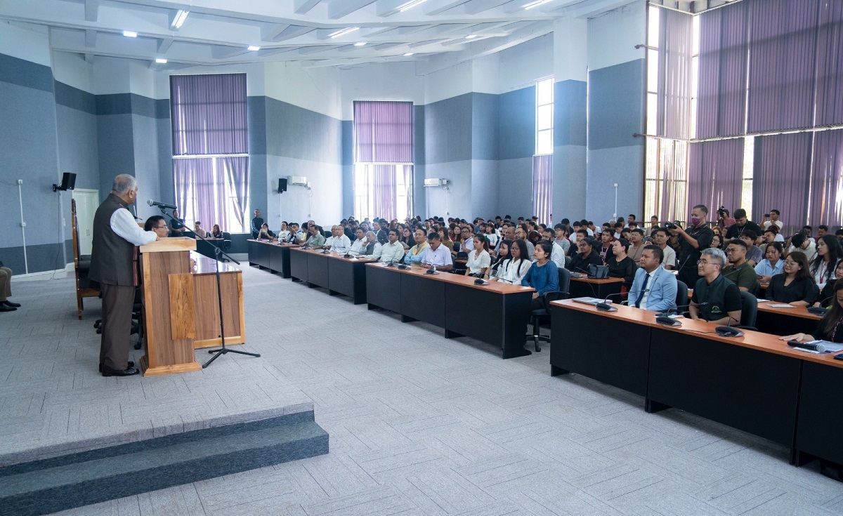 Mizoram Larsap-in Prof. Laltluangliana Khiangte lehkhabu ziah 3 te a tlangzarh