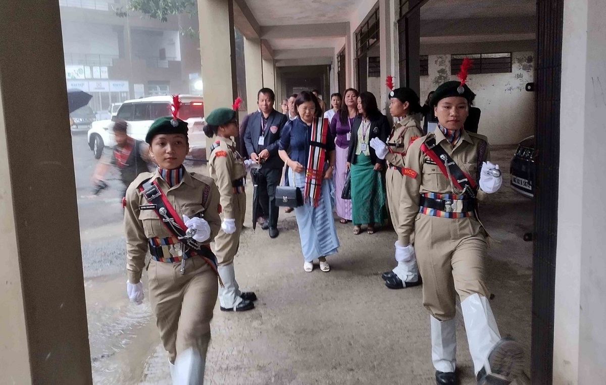 H&FW Minister Pi Lalrinpuii’n Govt J. Buana College Valedictory Day 2025 a hmanpui