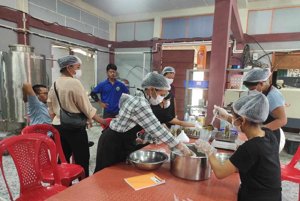 Minister Prof. Lalnilawma hmalakna in a bial chhung mite tan Basic Food Processing Course zirna hun buatsaih